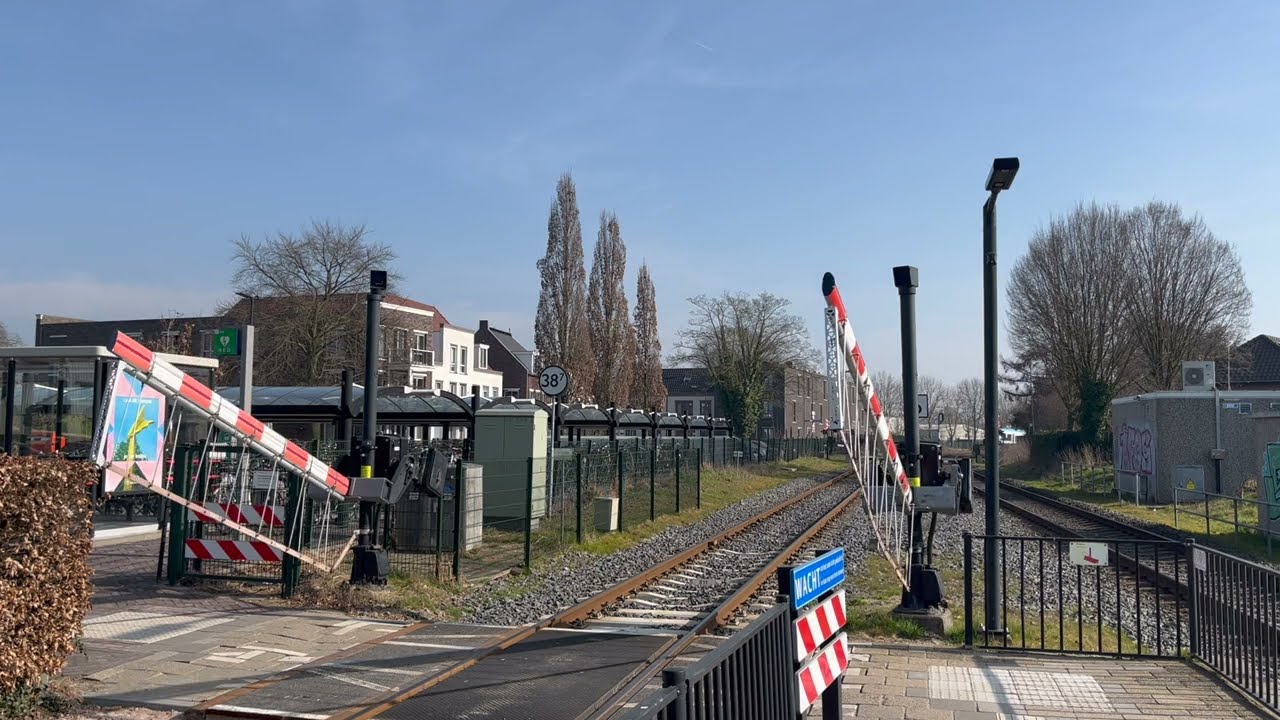 Spoorwegovergang Wehl // Dutch Railroad Crossing