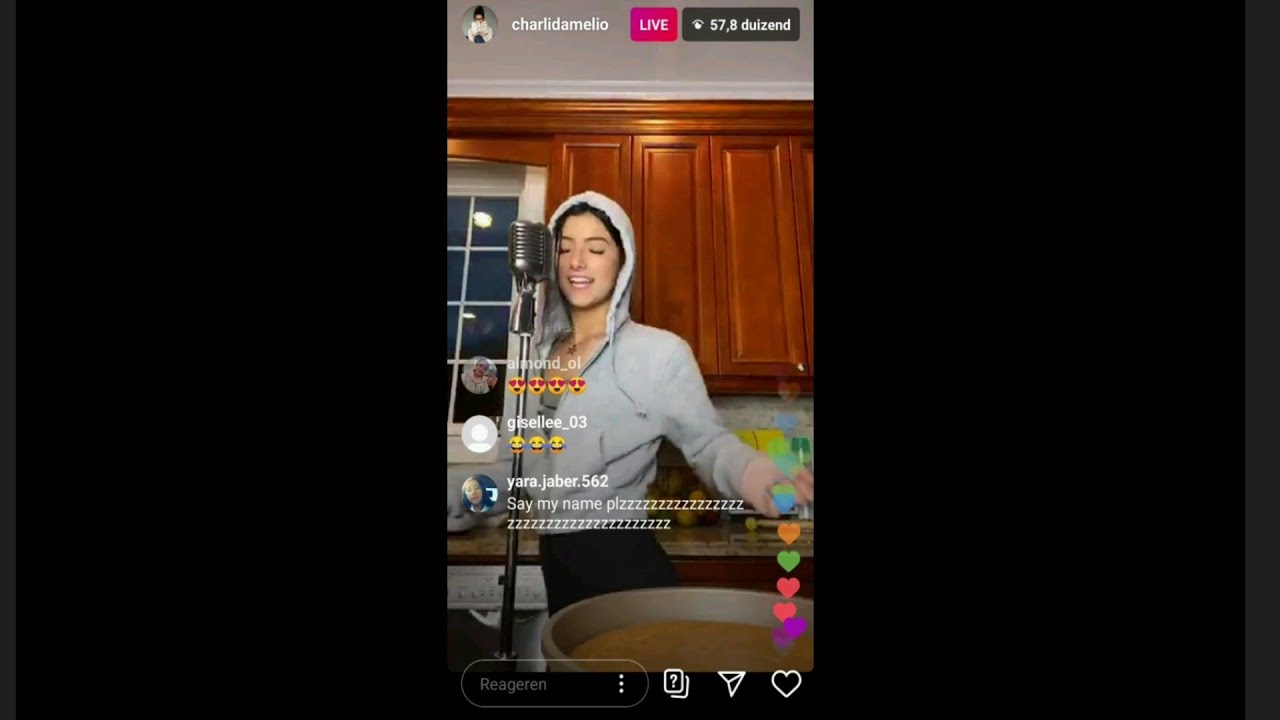 Charli d'amelio LIVE | she did EVERY tik tok dance she knew and she cooked