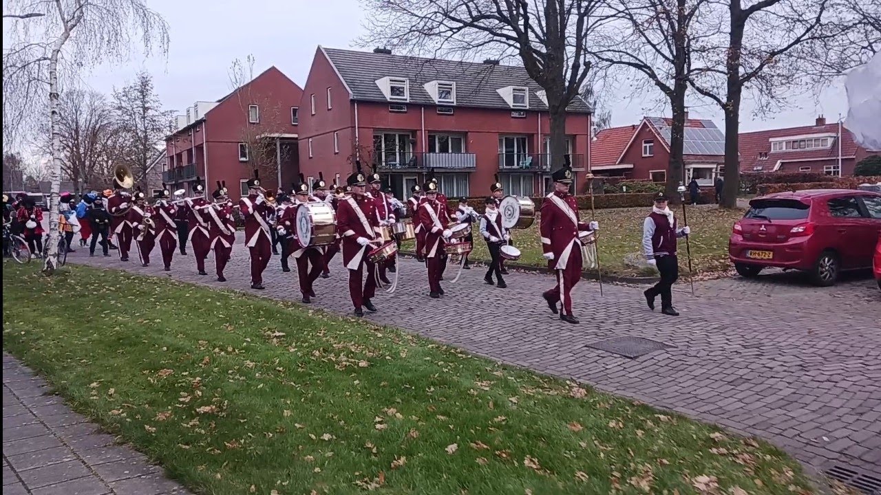 Showband MV Noordenveld bij Sinterklaasintocht Peize