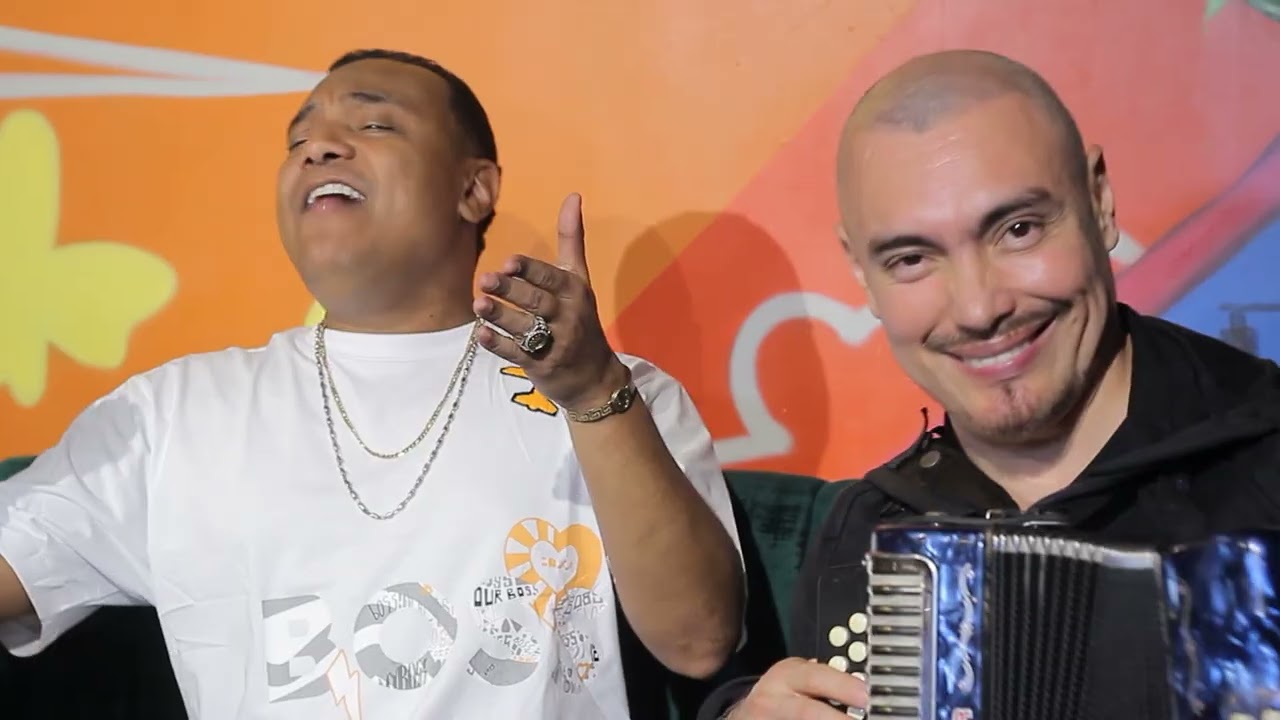 Los Embajadores Vallenatos - Tomando y Tomando (Video Oficial)