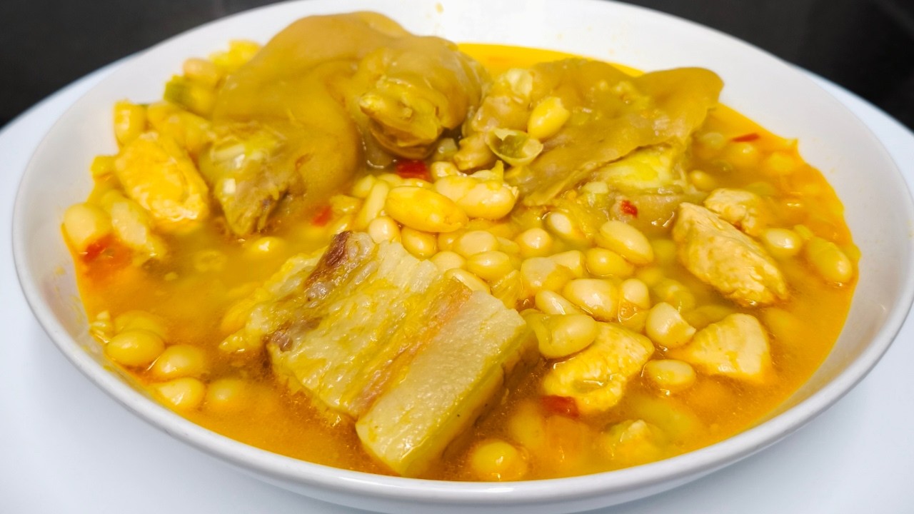 Potaje de Alubias o Judías blancas en Olla Express con Manitas de cerdo y Tocino, Fácil y Rápida 