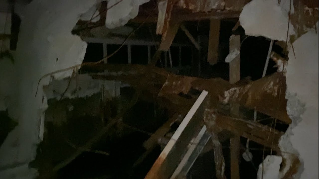 Exploring the Wreckage of a Demolished Bowling Alley (Abandoned)