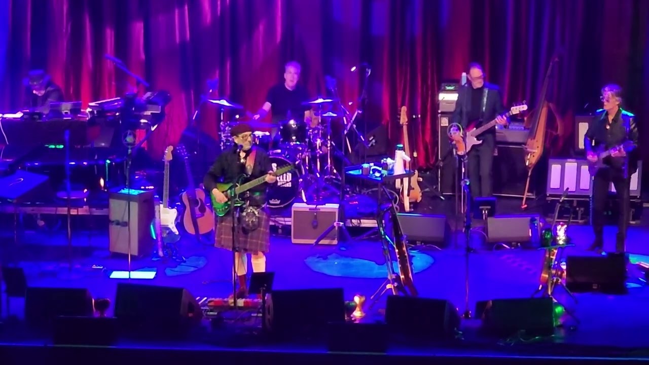 Elvis Costello & The Imposters 
