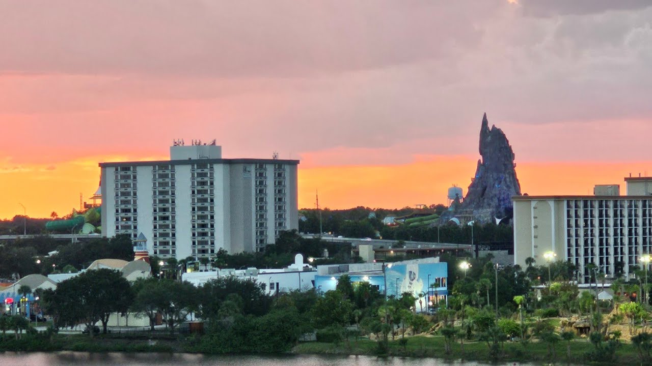 Checking in to Dockside inn and suites - Endless summer resort @UniversalStudiosFlorida