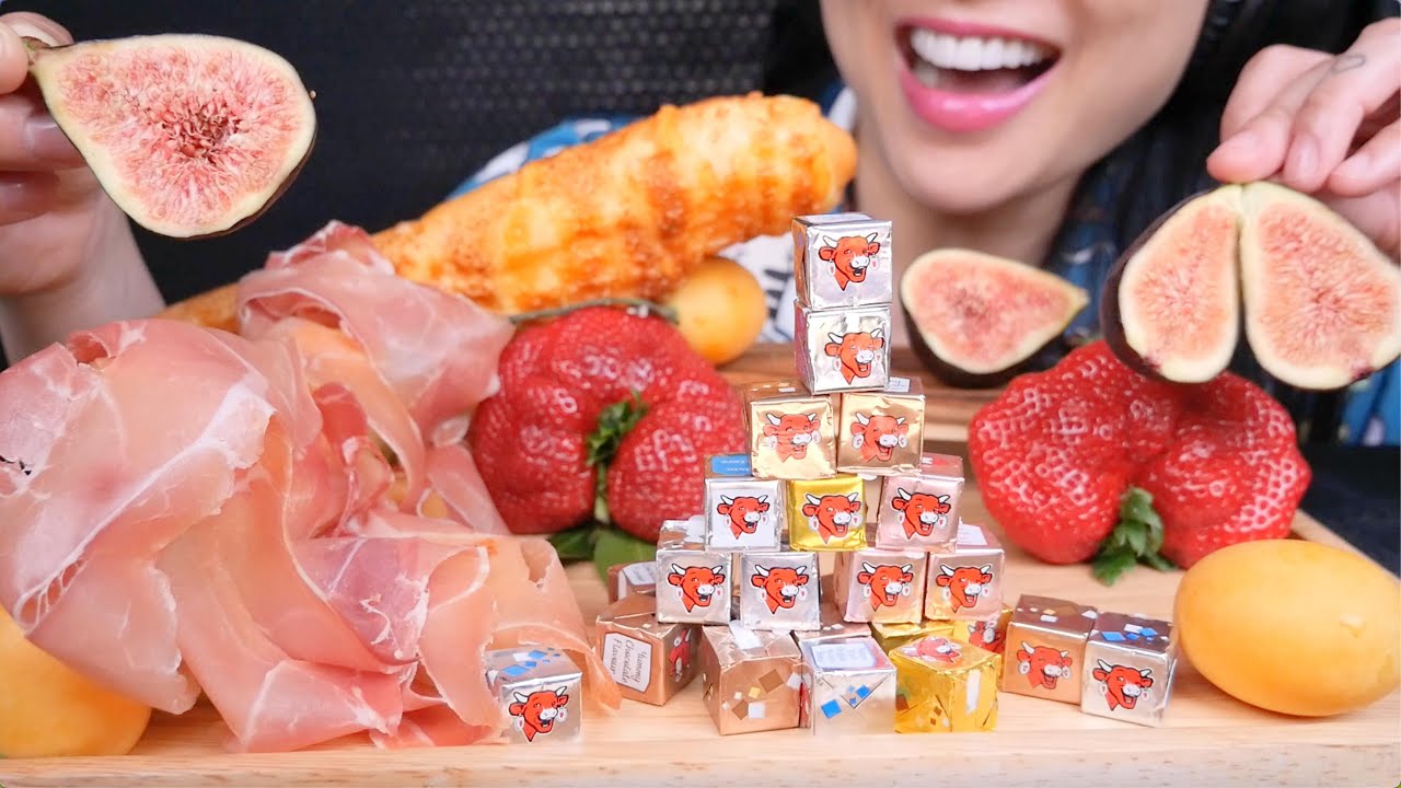 LAUGHING COW CUBES (DO YOU HAVE THIS WHERE YOU ARE?) ASMR EATING SOUNDS | LIGHT WHISPERS | SAS-ASMR