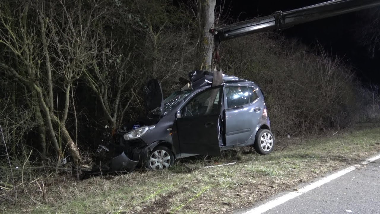 PKW fährt gegen Baum- Fahrer verstorben in Meckenheim am 05.03.25