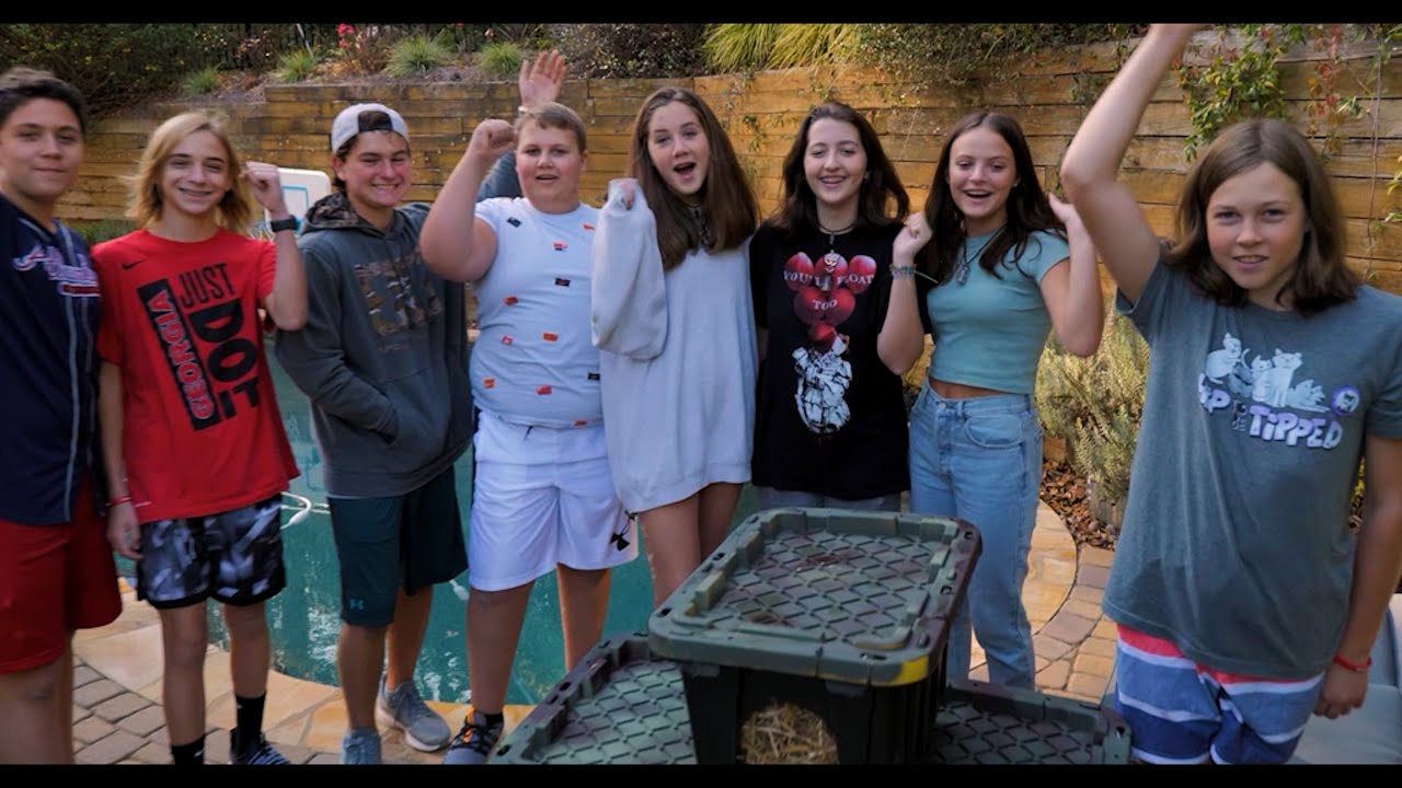 EPISODE 1.36 Teens in Georgia help keep feral cats warm by building them shelter for the winter.