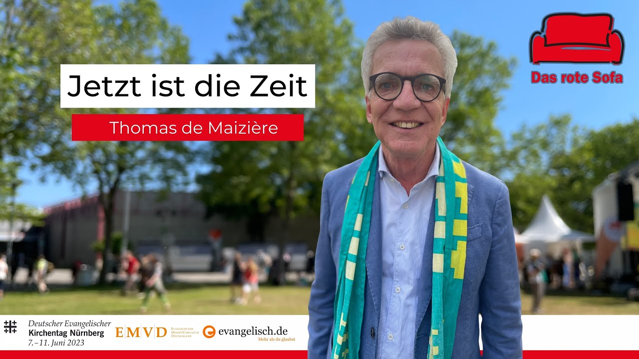Respektvoll in die Augen schauen | Thomas de Maizi&egrave;re auf dem roten Sofa