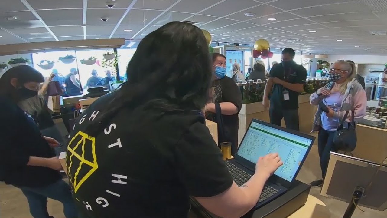 New marijuana dispensary features special shopping hours for some | FOX 10 News