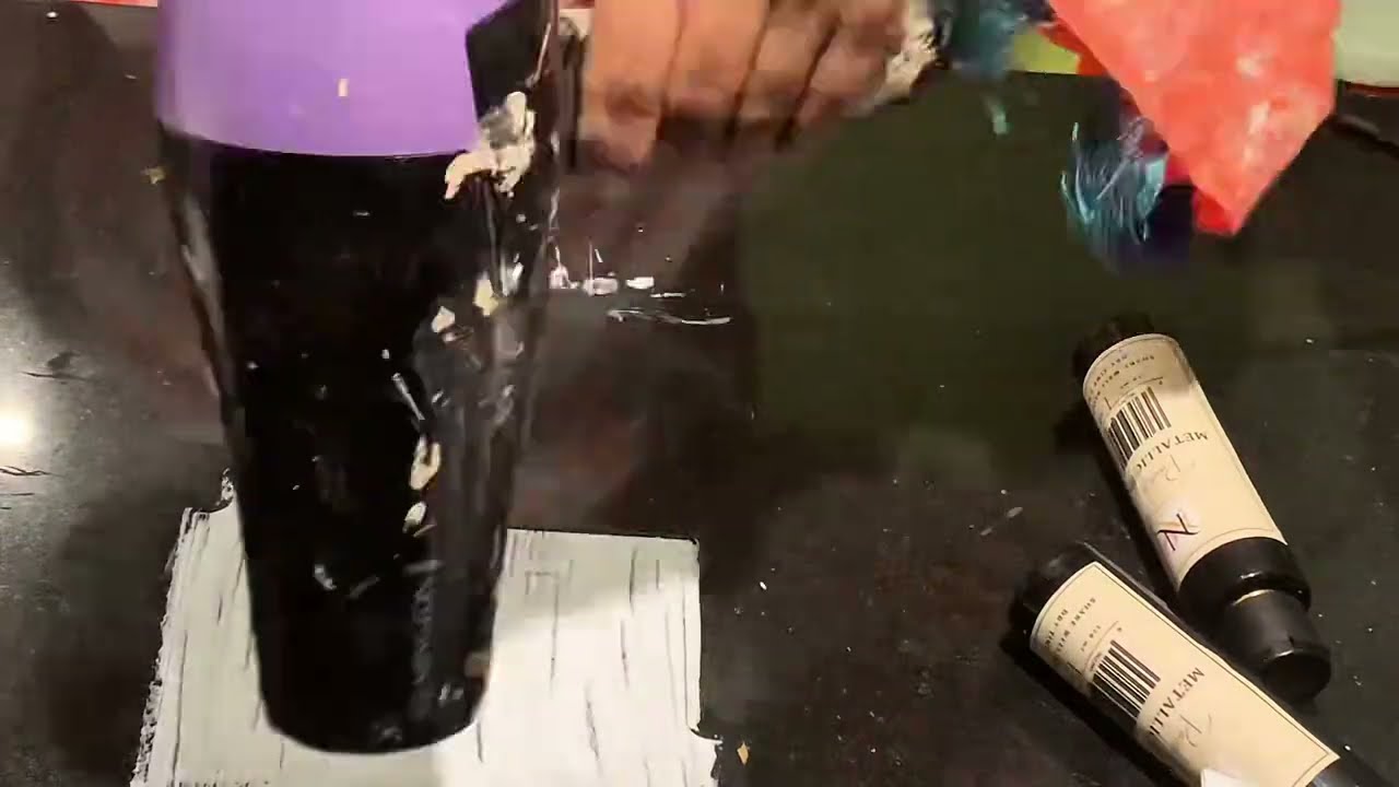 How to get cracks in one minute! Apply crackle paste and get a crackled look within one minute 