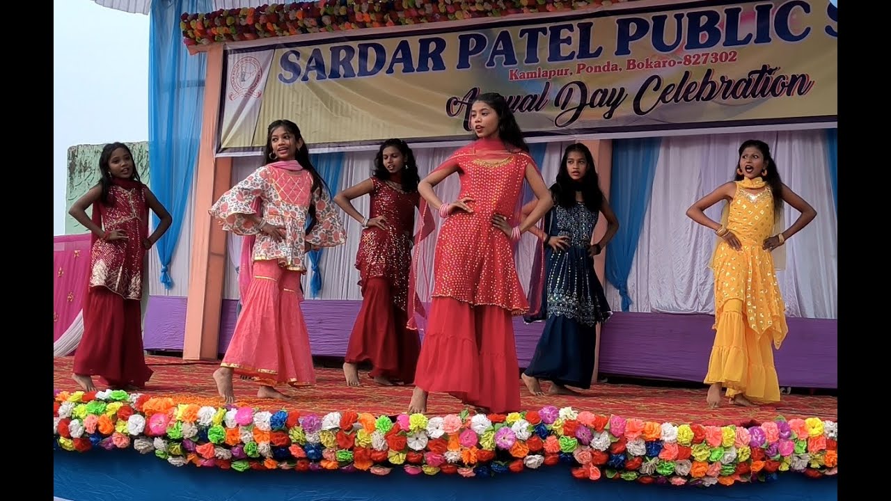 Best dance on Gulabi Sarara..........