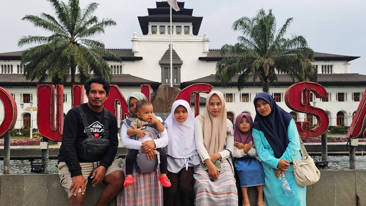 MENGAJAK KELUARGA AGNIA & HAMNA LIBURAN KE BANDUNG SEBELUM PEMBANGUNAN RUMAH BARU MEREKA...