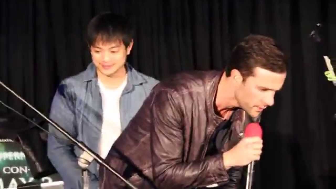 Supernatural DC Con - Gil McKinney singing 