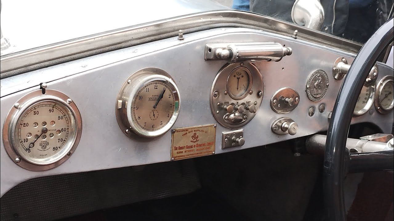 Classic Car Radio. 2. Quiet thoughts on classic cars - on in the background