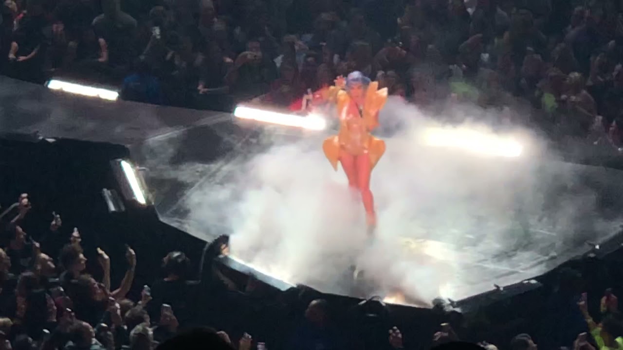 Lady Gaga - Bad Romance - Live at Park MGM Las Vegas
