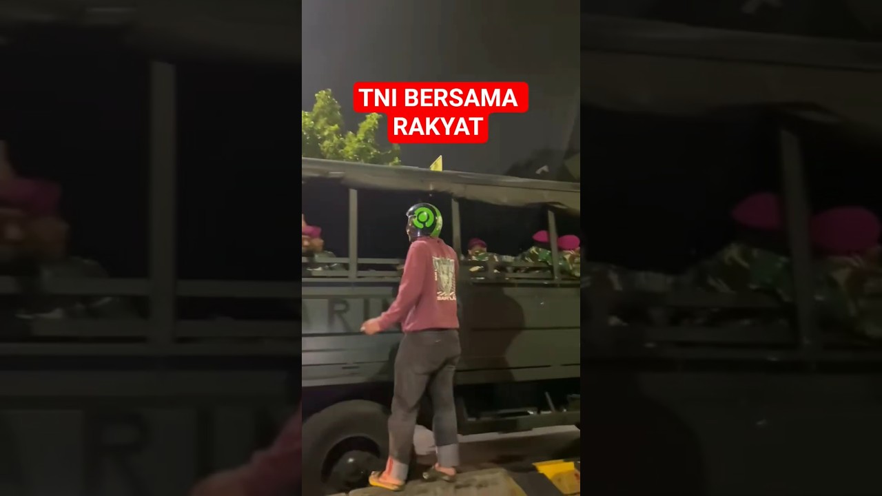 Marinir datang ke lokasi demo #shorts #unjukrasa #dpr #tni #demo #viral