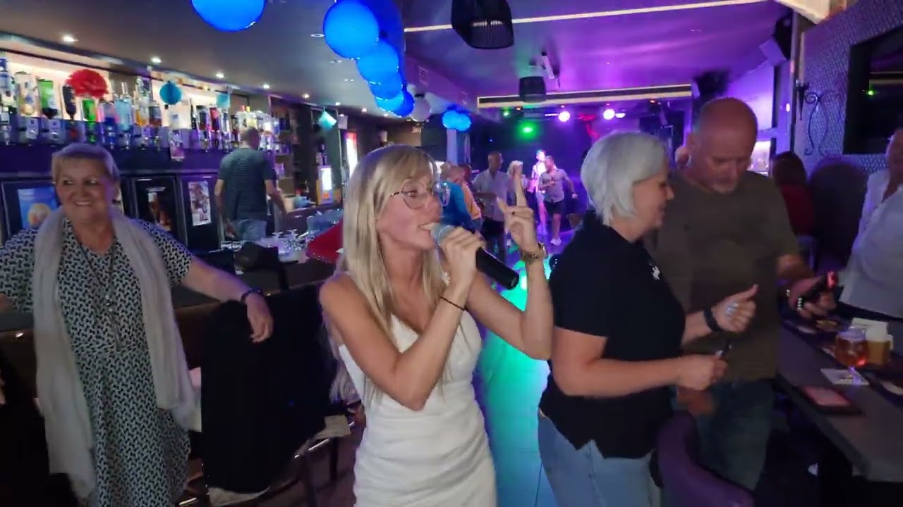De Allereerste Keer - Larissa - Club  Sapphire  - Geraardsbergen