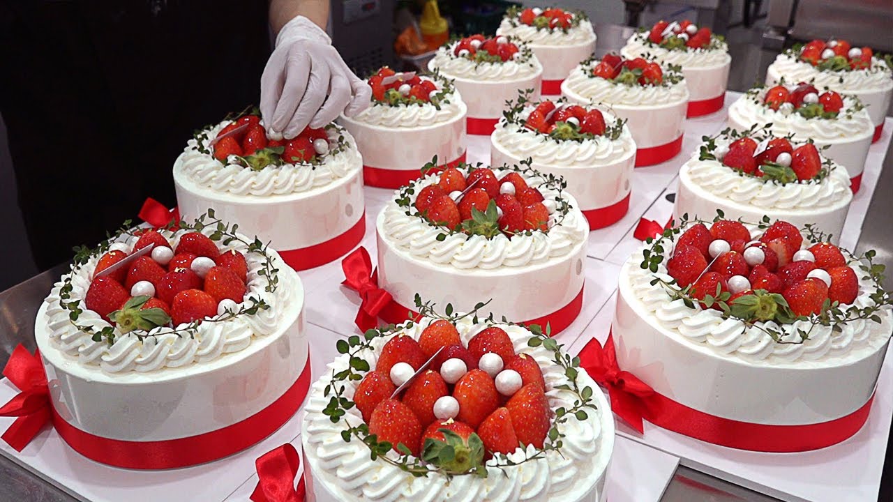 клубничная бомба! процесс приготовления красивых клубничных тортов - корейская пекарня