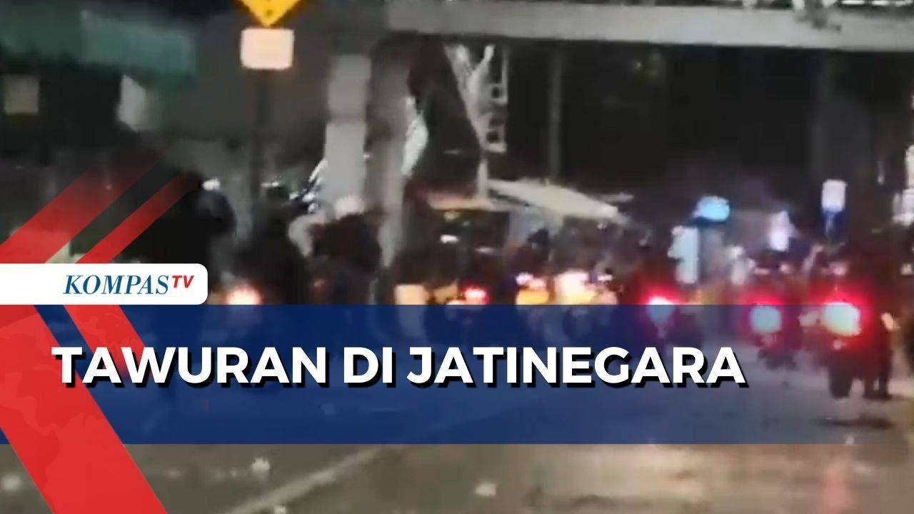 Tawuran Antar Kelompok Pemuda di Jatinegara, Arus Lalu Lintas Putus