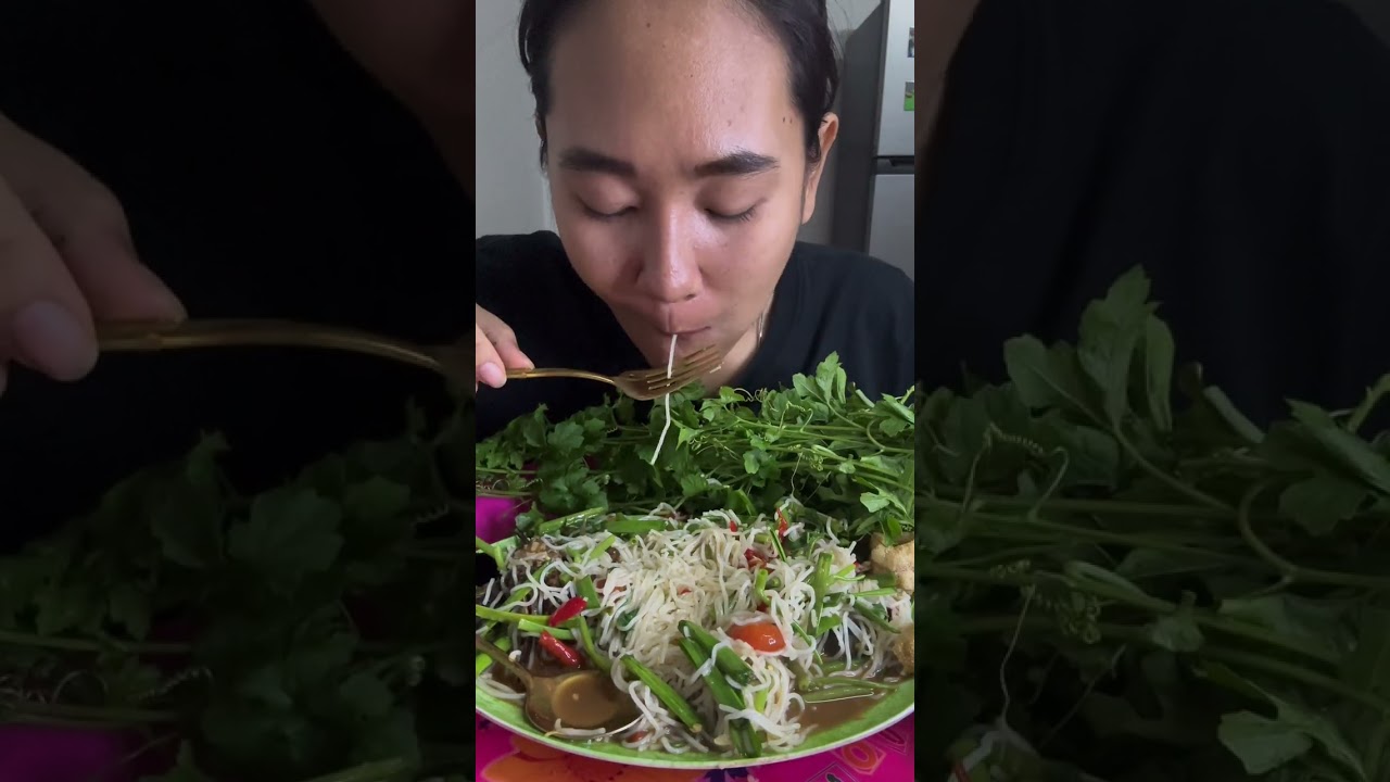 ตำข้าวปุ้นใส่ผักหลายๆ