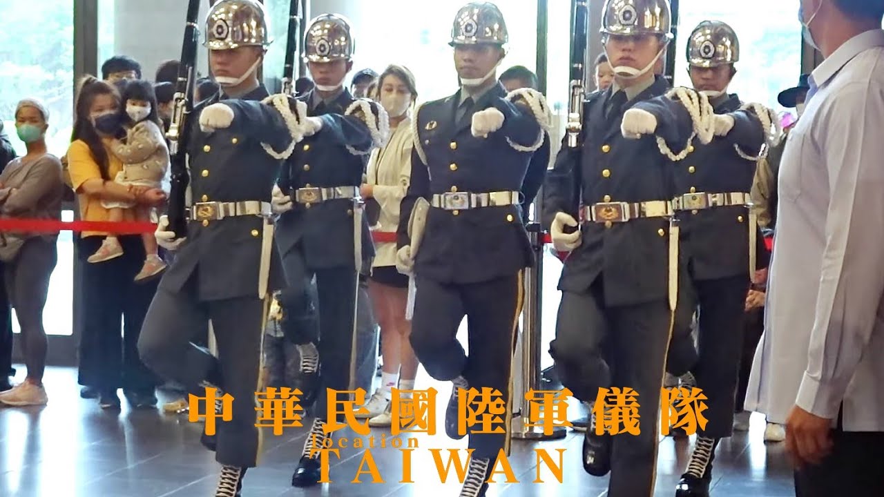 TAIWAN 「少見陸軍儀隊雙人轉槍、拋槍動作。國父紀念館全館都能聽到禮兵長宏亮口令！陸軍軍風為「忠誠」紀律嚴整，踏響威武氣勢。中華民國陸軍儀隊。降旗典禮開始。