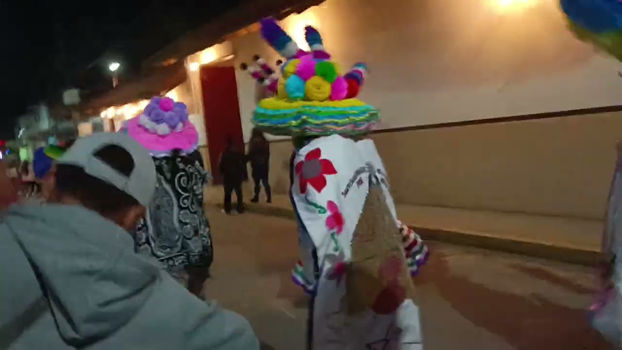 Santiagos De Chocaman Bailando En Procesión  (NAVIDAD) 🎄 REYNA DE México 👺