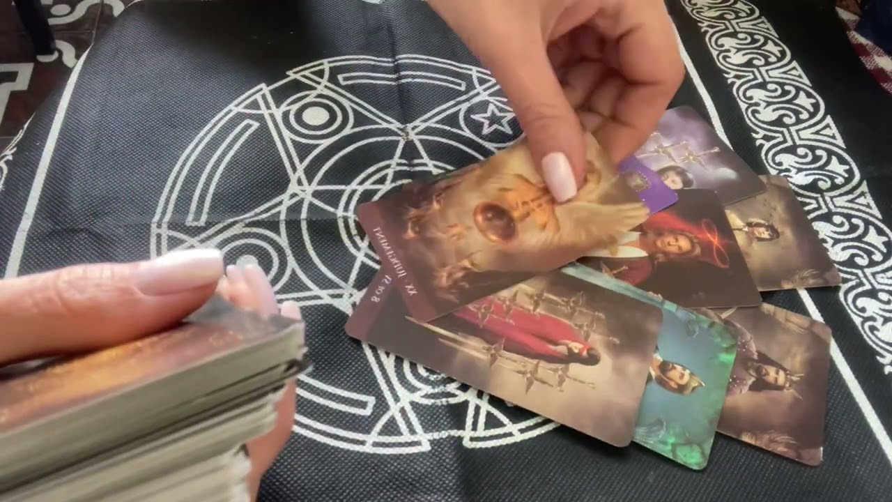 Харесва ли ме? Ще действа ли?💯 Таро с Ники❤️