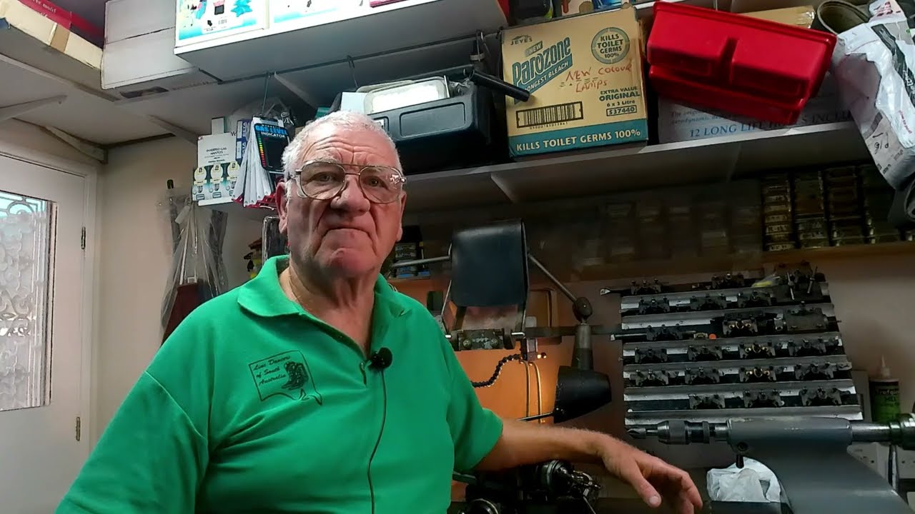 A Simple Screw Cutting Setup And Some Good Old Machinists Threading Tips.