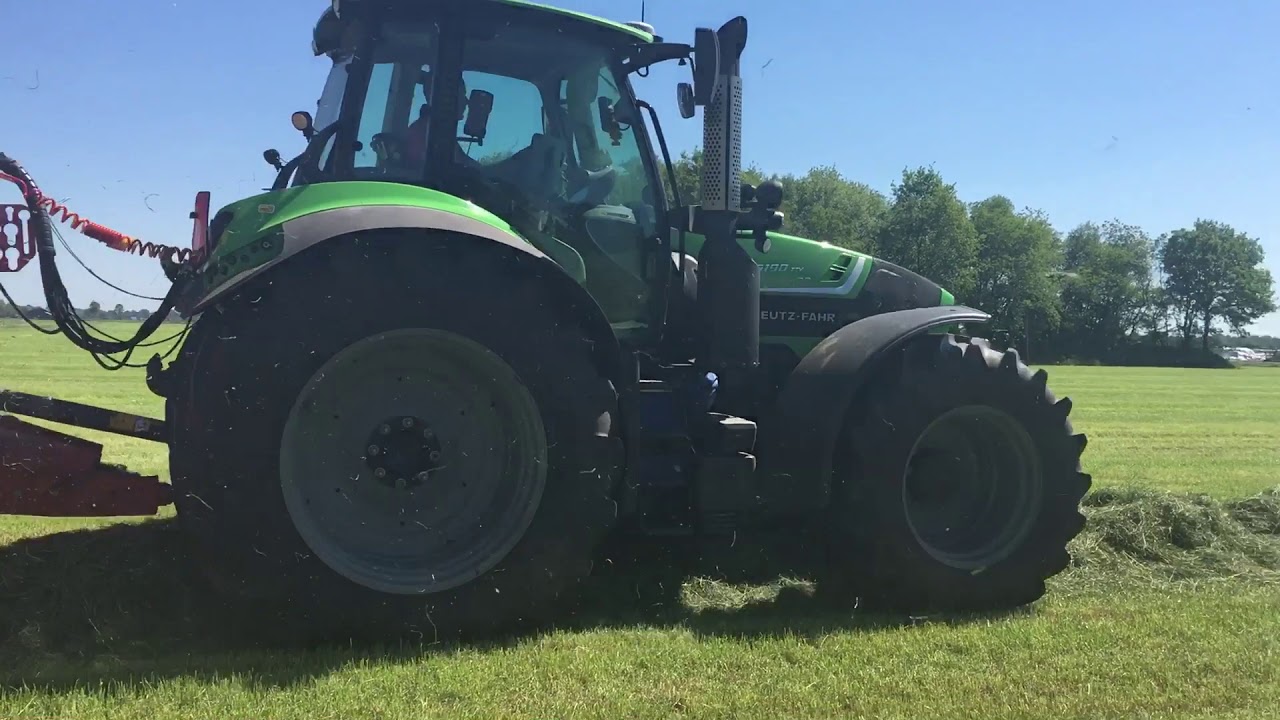 Deutz fahr 6190 ttv met pottinger jumbo 7210 aan het graskuilen