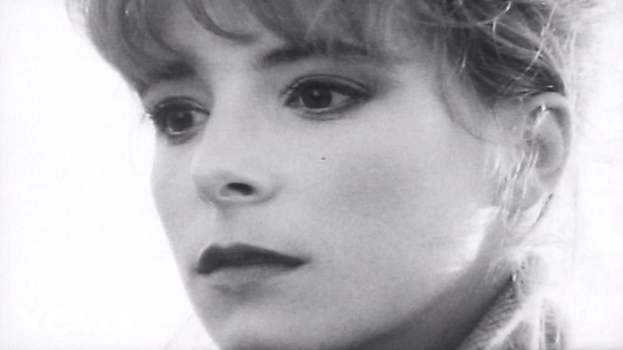 Mylène Farmer - A Quoi Je Sers