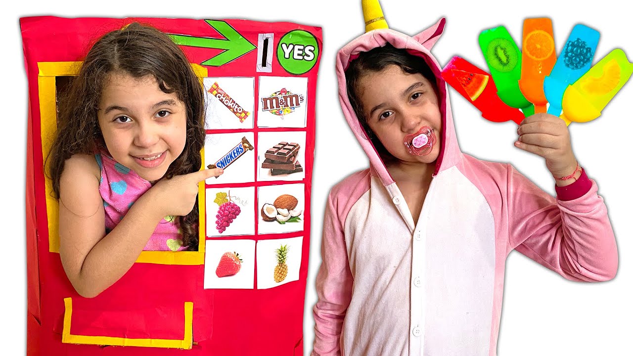 SARAH FINGE BRINCAR DE VENDER SORVETE  - Sarah Pretend Play Selling Ice Cream
