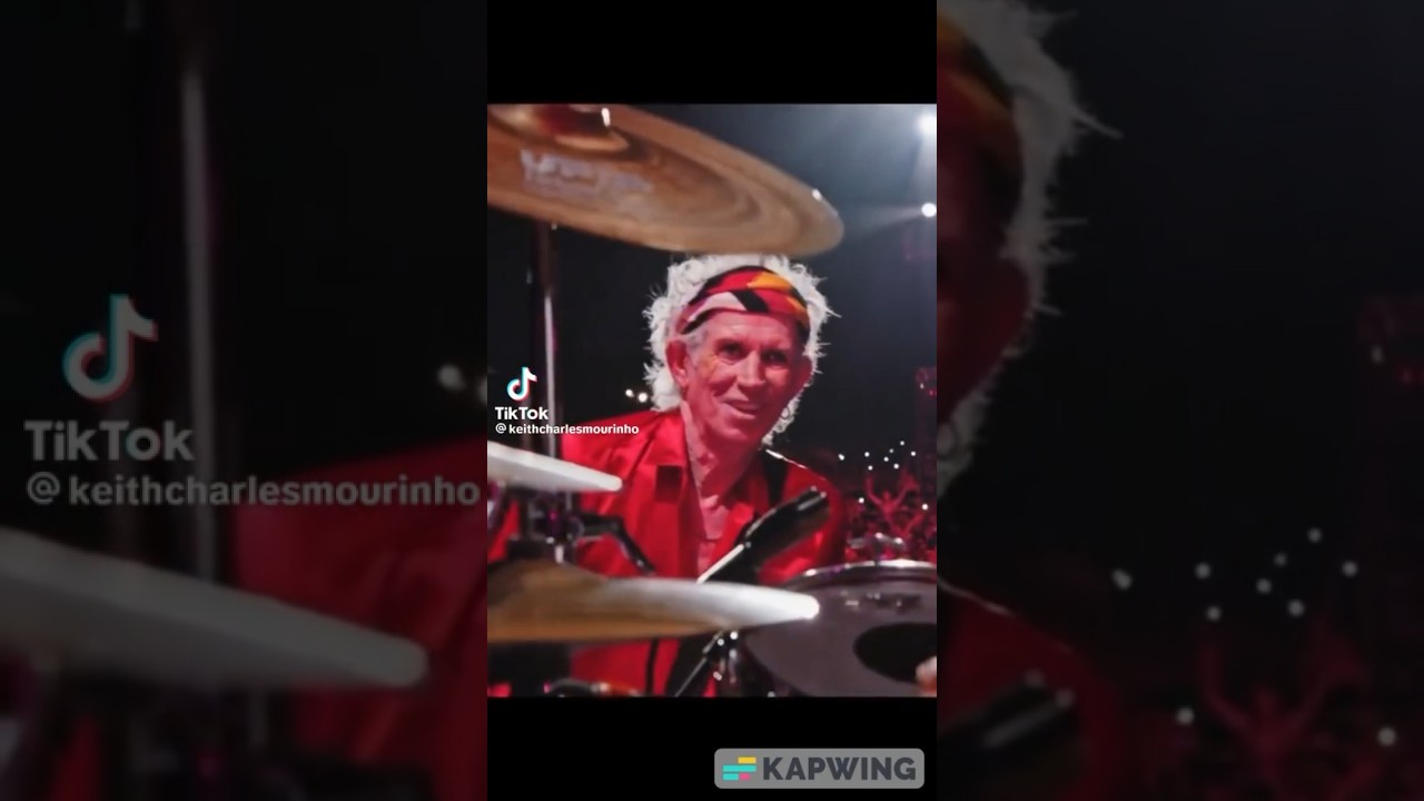 Keith hypnotised by Charlie #therollingstones #keithrichards #rockmusic #rocknroll