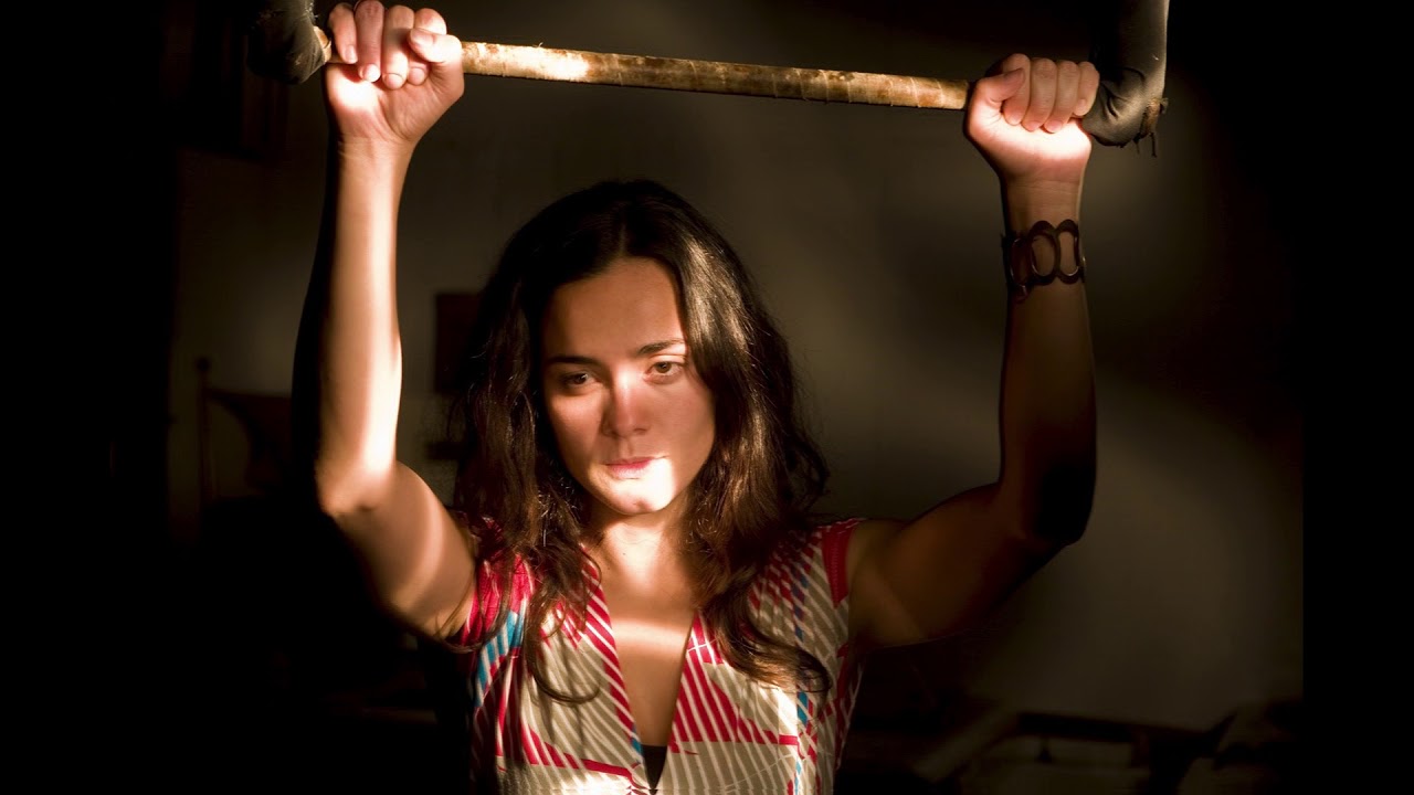 TARDE DEMAIS - Alice Braga