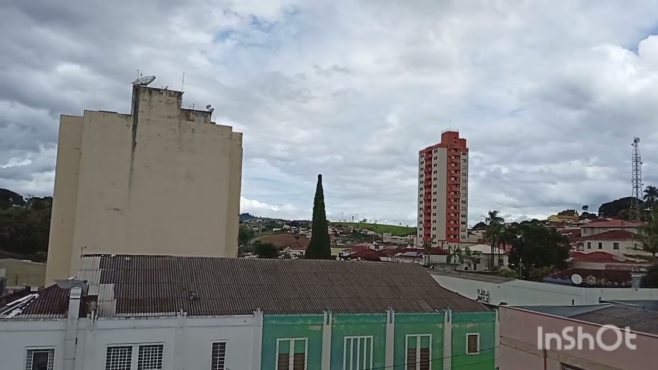 Veja o centro de ouro fino pôr cima 