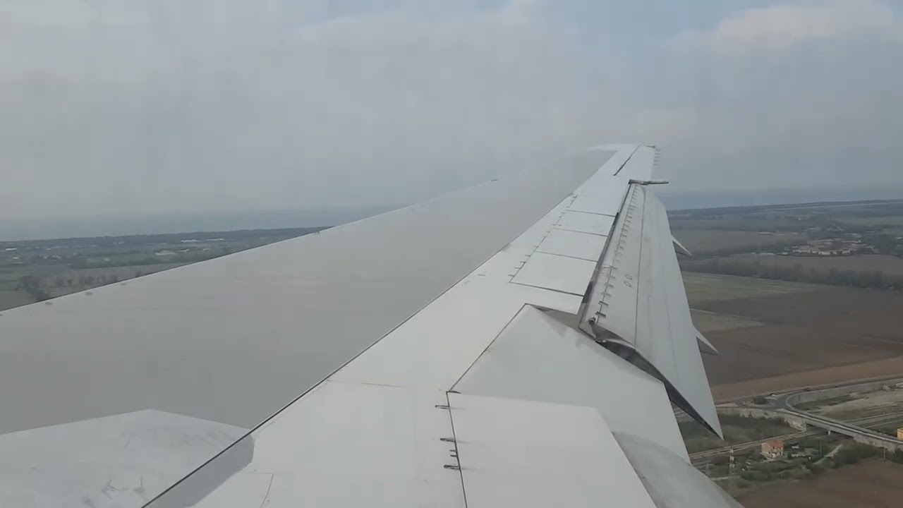British Airways Boeing 767-300 G-BZHA landing in Rome (FCO). Noisy Hydraulics.