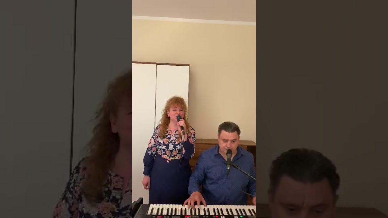 Ela si Dani  Julcut-El a-nviat ! (Live acasa )