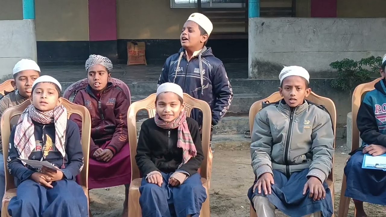 জামিয়ার ছাত্রদেরকে পরীক্ষার আগ মুহূর্তে গজল শেখানো হচ্ছে 