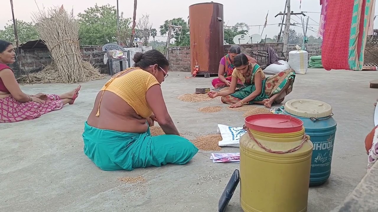 dekhiae Gaon Mein Jab Do Char log Sath baithte Hain To kaise mahapanchayat hota hai
