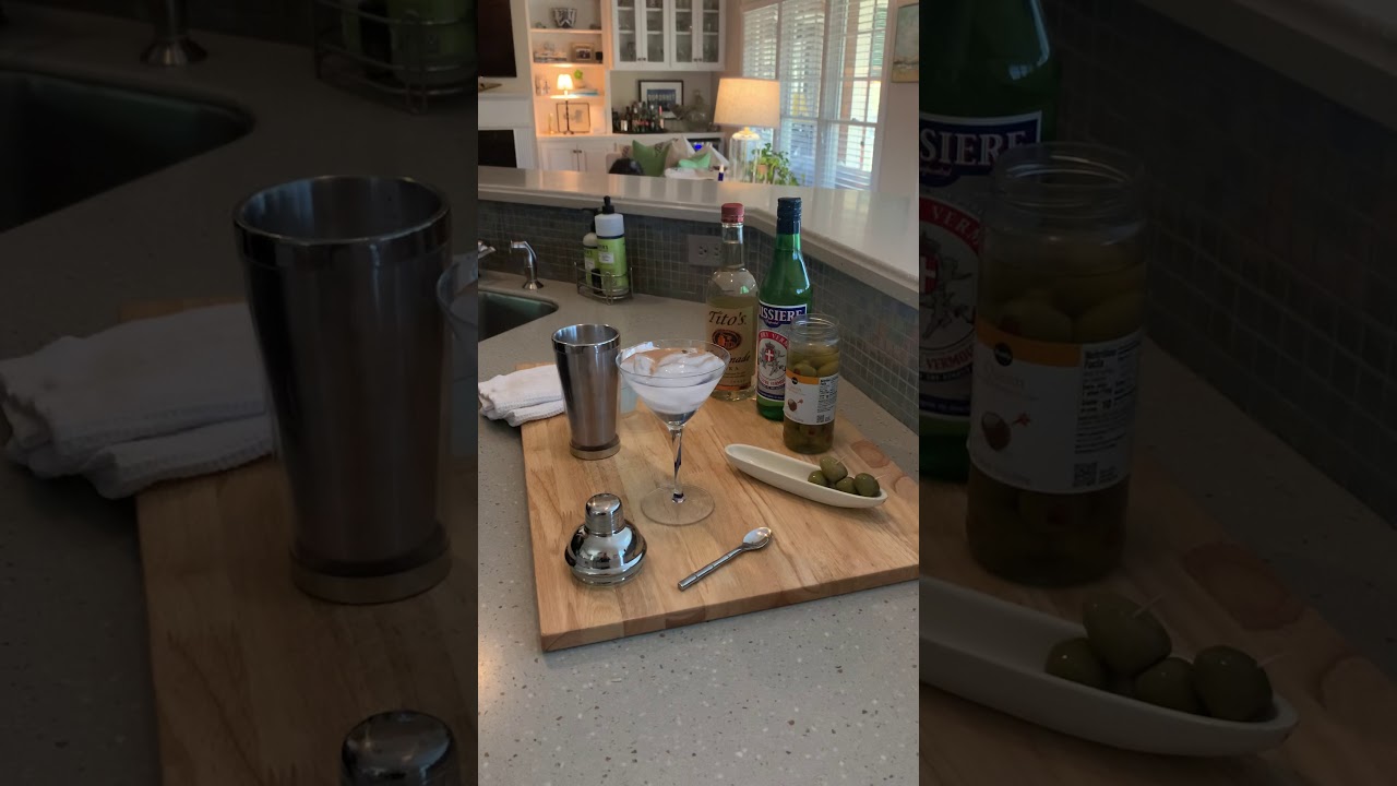 Straight Up 1950&rsquo;s Frank Sinatra Vodka Martini