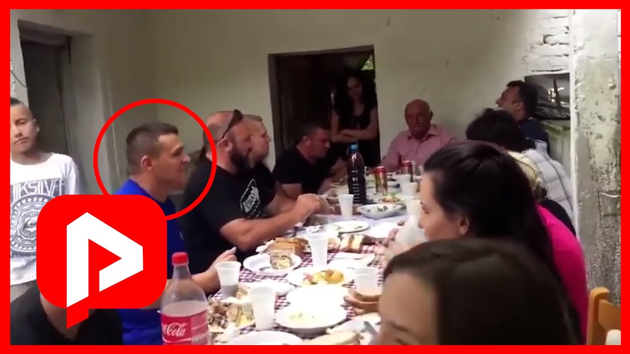 Altin Dumani në tavolinë me persona me precedentë penalë; birra dhe këngë për qejf...