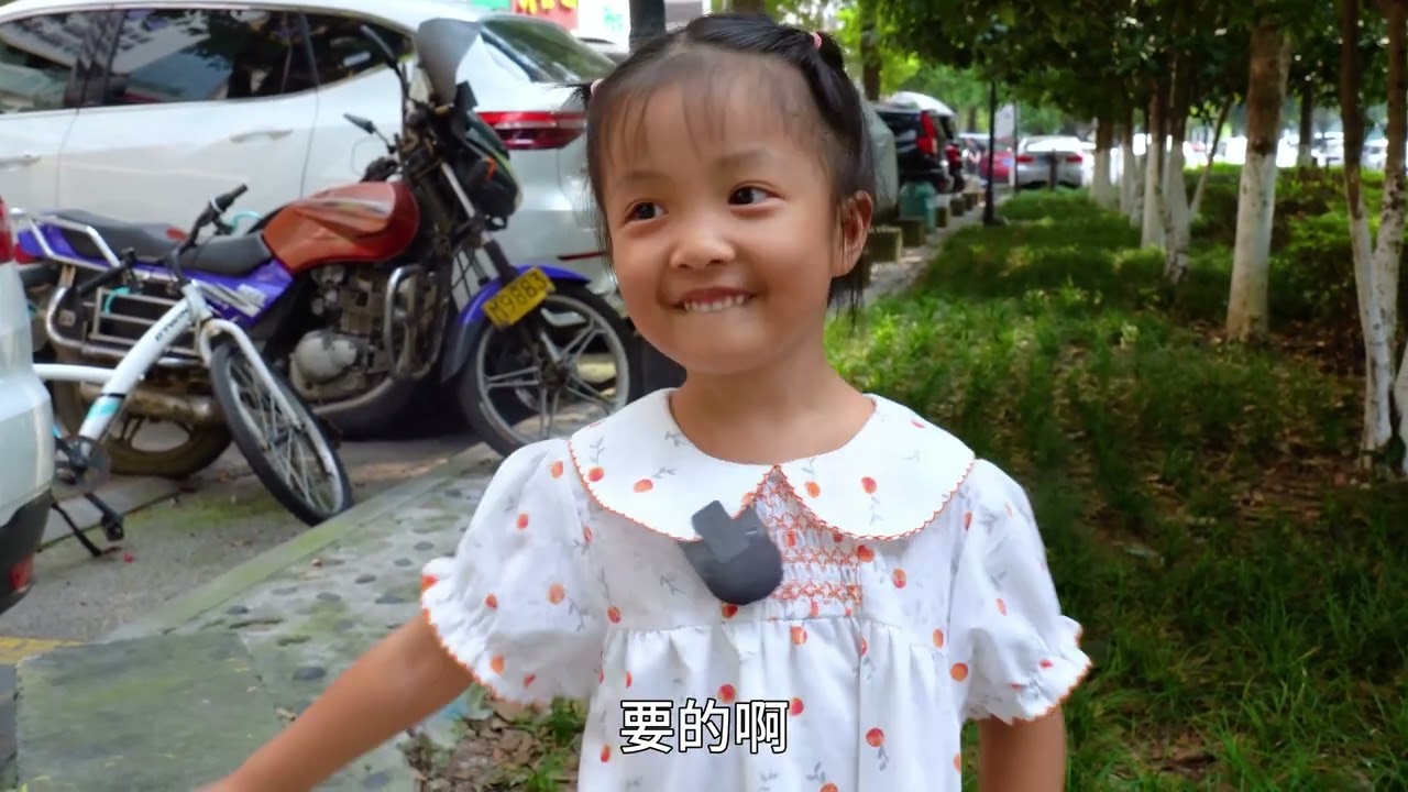 徐三娃准备好土货，和刘老九一起看望英子，3家人聚一起真热闹