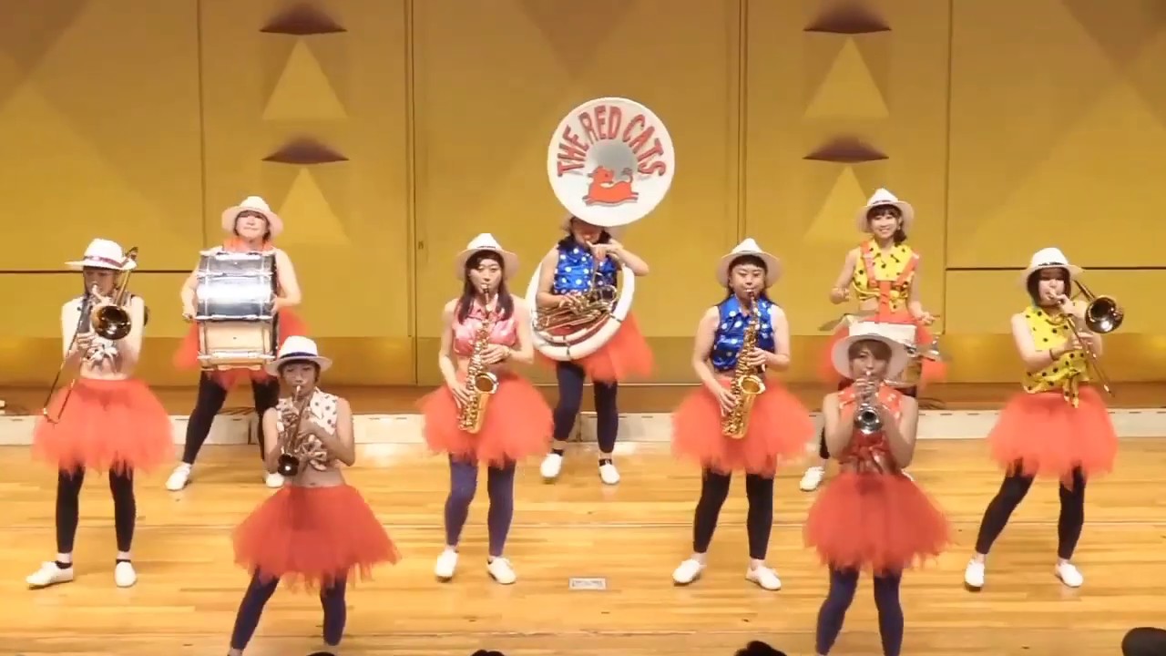 女子踊るブラスバンドTHE RED CATS／King of Swing