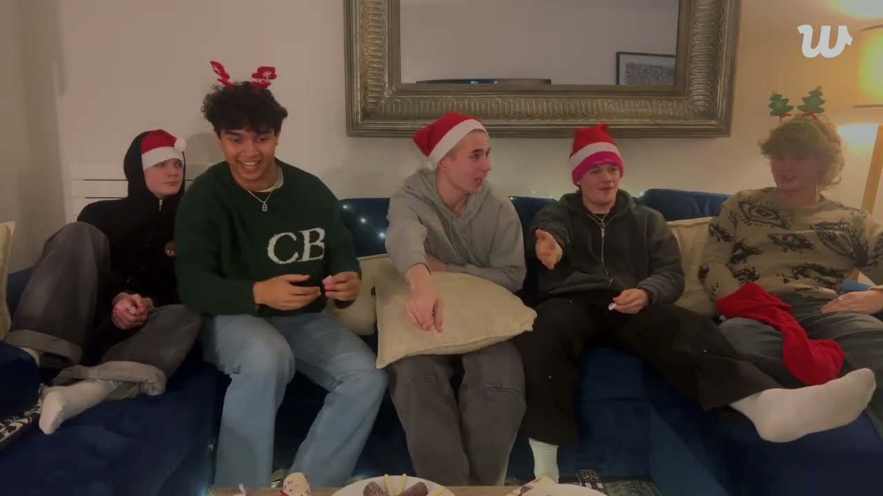 Dear Alice 'Ho ho ho Christmas with us 🎄🌟❤️ x' Weverse Live | 21st December 2024
