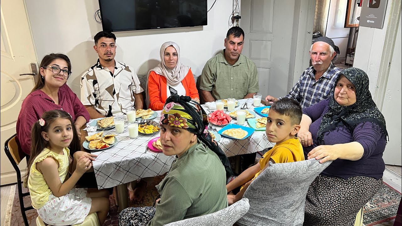 Annem soğanlı pide yapıyor Urfa’dan misafirimiz var köy işleri 