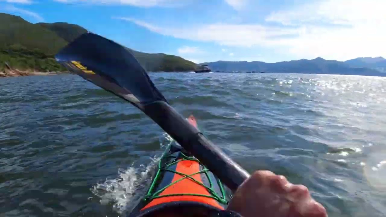 Brown On Waves 🏄🏄 Stellar S18R Sea Kayak Wakesurfing at Tung Lung Chau