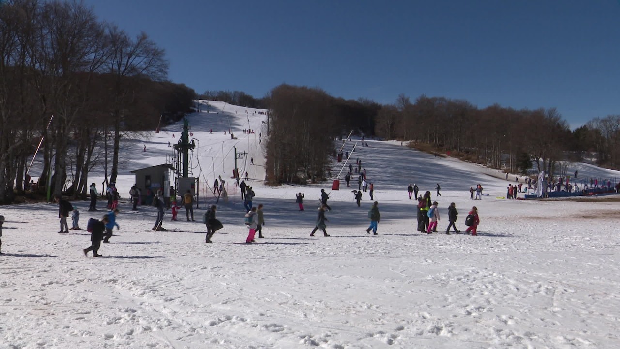 La station de Laguiole fait le plein pour les vacances malgré la menace sur l'enneigement