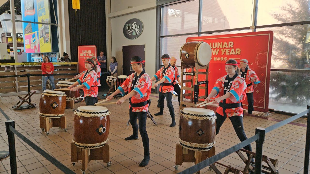 Kyodaiko Drummers - Hershey's Chocolate World