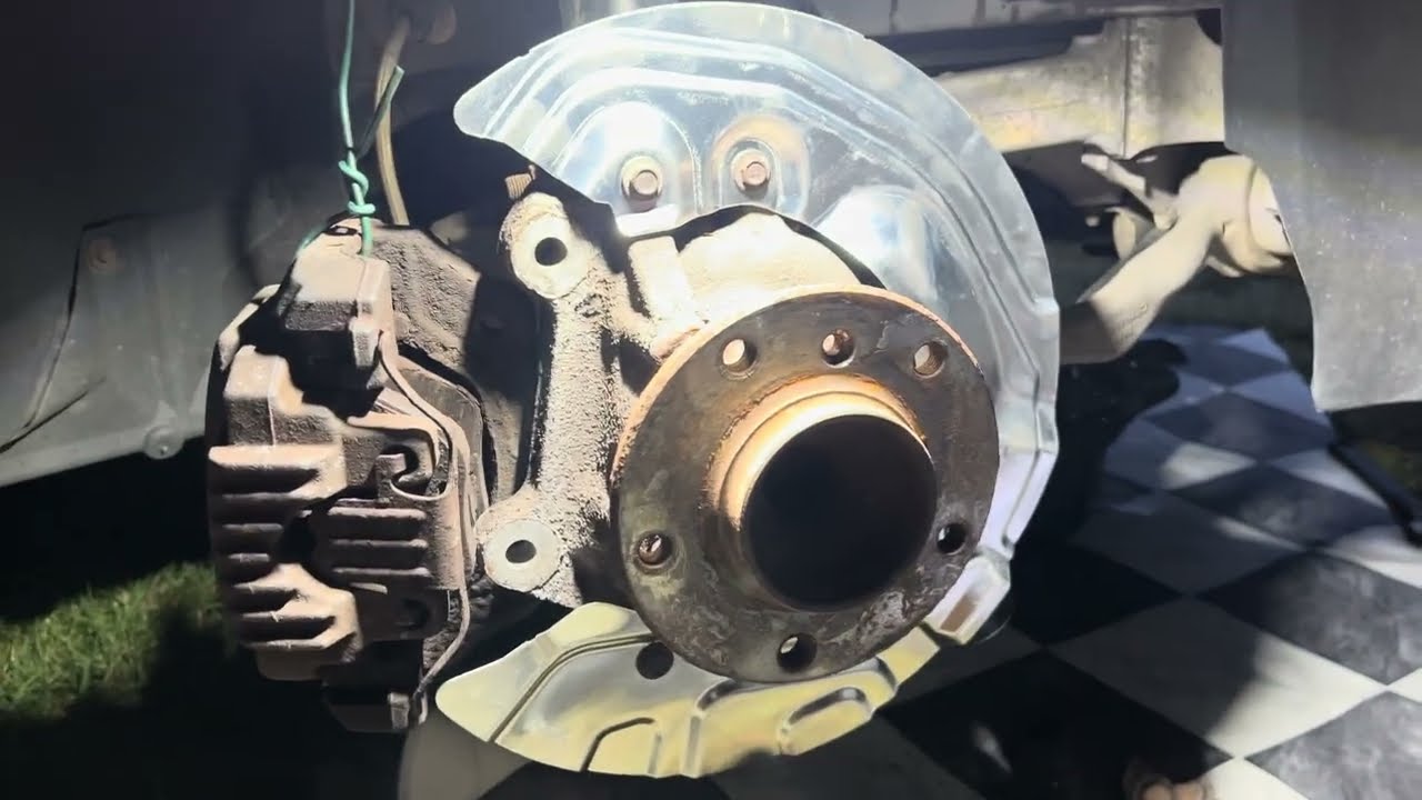 BMW E90 325i (N52-B25) Track Rod End & Power Steering Flush