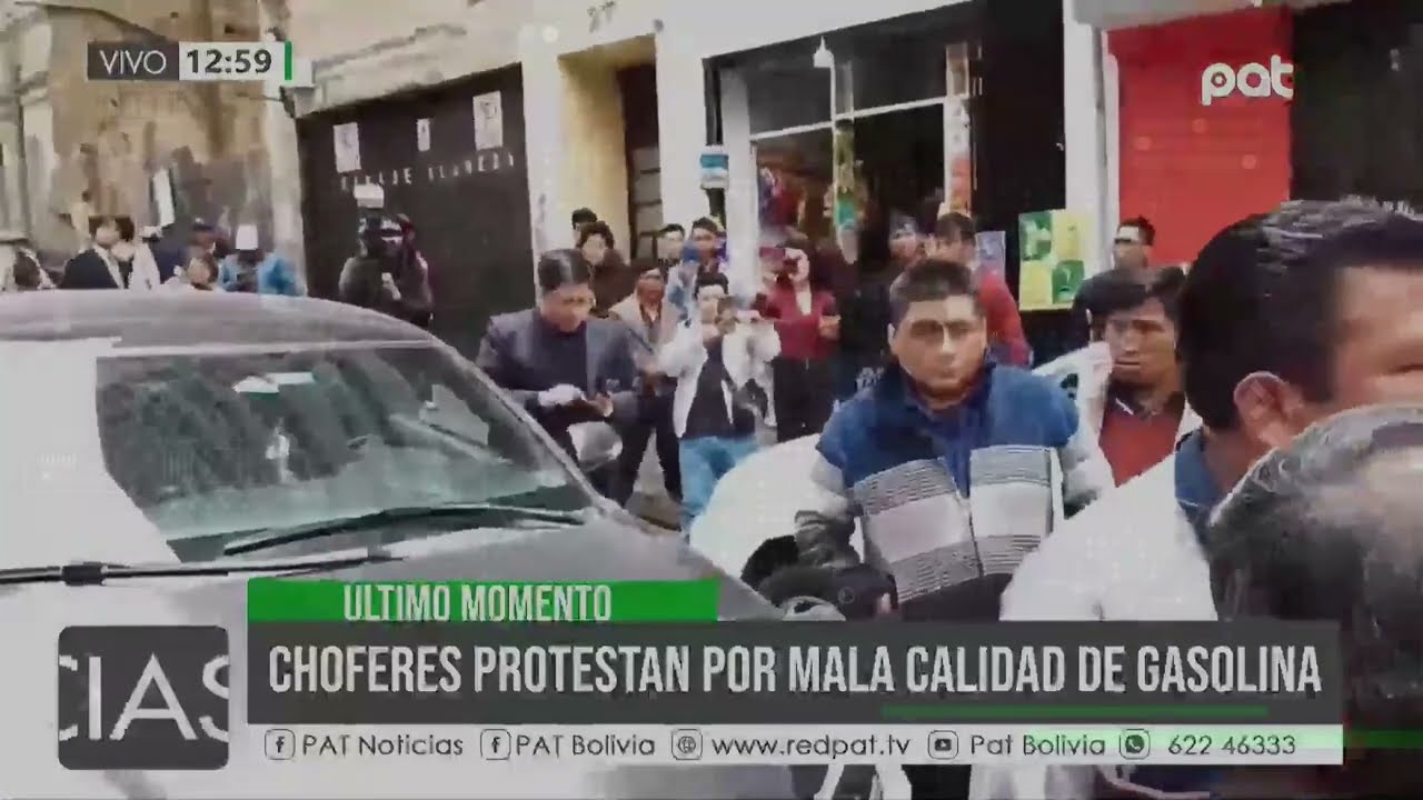 Choferes bloquean centro paceño por combustible defectuoso