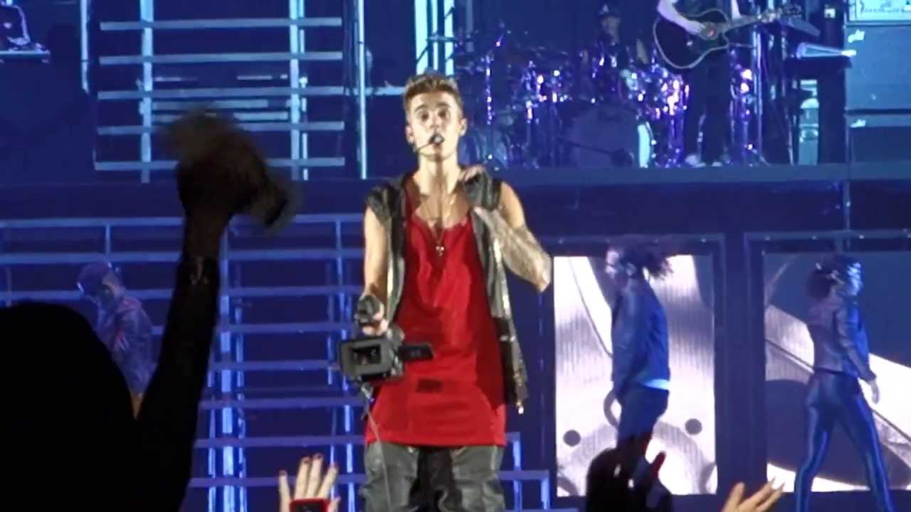 Justin Bieber - Out Of Town Girl (Brisbane 26/11/13)